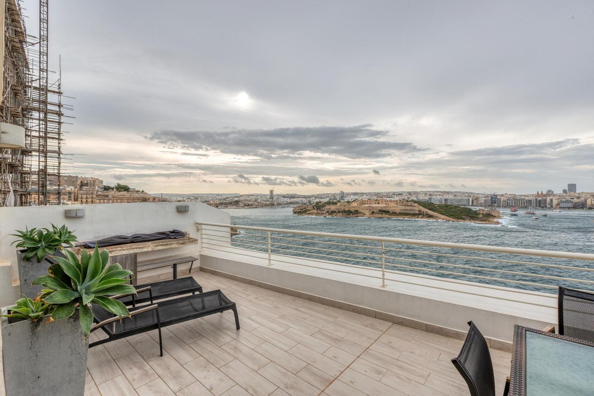 49/3 Seafront Duplex Penthouse In Valletta Bagian luar foto
